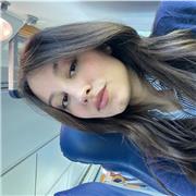 Laureata in lettere moderne e studentessa di Filologia impartisce lezioni di italiano a studenti di scuola primaria e secondaria